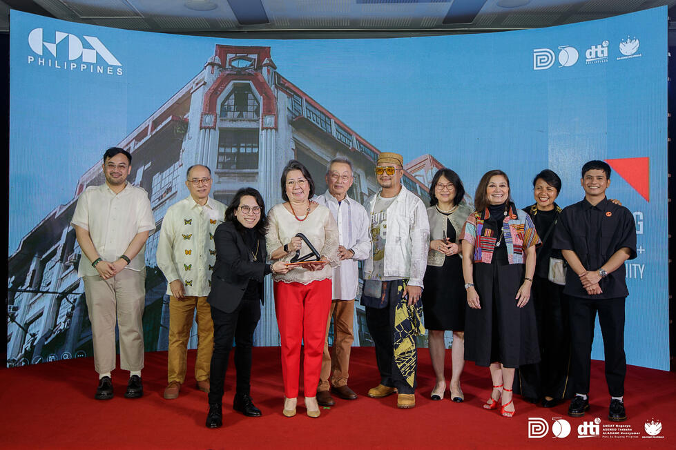 The Syliantengs and Jodinand Aguilon of the First United Building with Award Co-Presenters